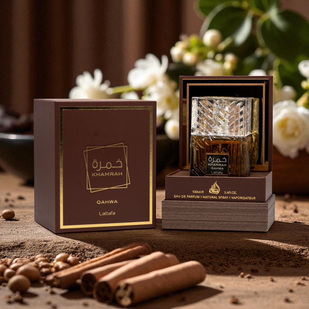 Perfume Arabe Luxury Essence con sus siguientes ingredientes y notas: FAMILIA OLFATIVA: Especiada, Oriental y Dulce.
NOTAS DE SALIDA: Jengibre, Canela, Cardamomo
NOTAS DE CORAZÓN : Praliné, Frutas confitadas, Flores blancas
NOTAS DE FONDO: Café arábica, Haba tonka, Almizcle, Benjuí, Vainilla